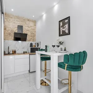 2 - Hyper Centre - Air-conditioned - Terrace - Quiet - Tramway - Equipped Kitchen - Wifi , Nizza Francia